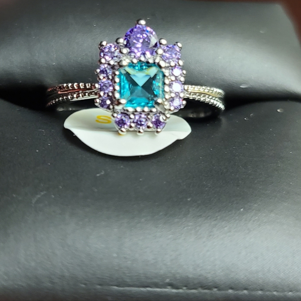 Bomb party size 7 dainty ring